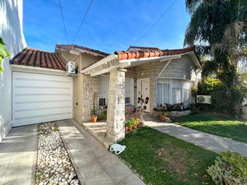 Casa 3 ambientes con jardín en venta, hermosa zona de Ituzaingó Norte