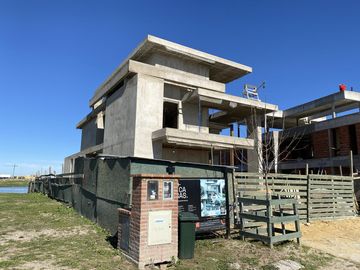 Casa a estrenar Los Barrio Puentes Nordelta