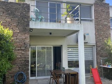 Casa tipo duplex de 4 amb  en venta en El Sendero - Nordelta