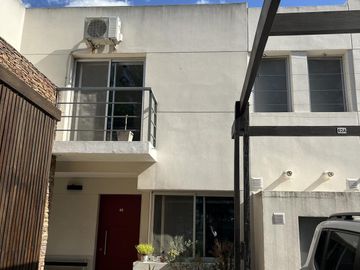 Casa tipo duplex de 4 amb  en venta en El Sendero - Nordelta