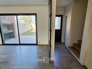 Casa en Granja de Funes 3 dormitorios dos baños a estrenar. APTO CREDITO