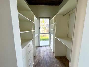 VENTA DE CASA EN SAN SEBASTIAN - AREA 2 GOLF - 4 AMBIENTES