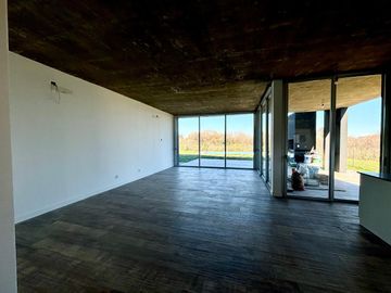 VENTA DE CASA EN SAN SEBASTIAN - AREA 2 GOLF - 4 AMBIENTES