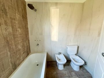 VENTA DE CASA EN SAN SEBASTIAN - AREA 2 GOLF - 4 AMBIENTES