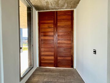 VENTA DE CASA EN SAN SEBASTIAN - AREA 2 GOLF - 4 AMBIENTES