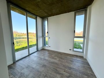 VENTA DE CASA EN SAN SEBASTIAN - AREA 2 GOLF - 4 AMBIENTES
