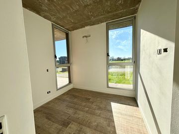 VENTA DE CASA EN SAN SEBASTIAN - AREA 2 GOLF - 4 AMBIENTES