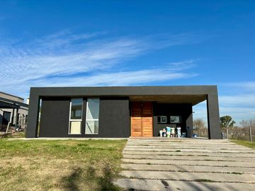 VENTA DE CASA EN SAN SEBASTIAN - AREA 2 GOLF - 4 AMBIENTES