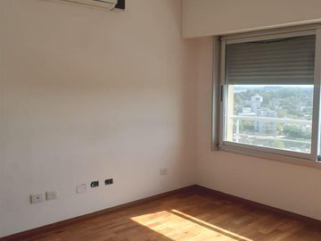 Pent House en venta - 3 dorm   2 baños   doble cochera Ctro de Escobar!
