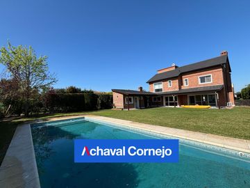 Benavidez | San Isidro Labrador - Casa en venta con 4 dormitorios y altillo