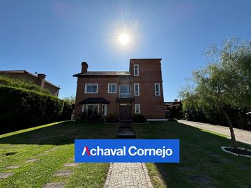Benavidez | San Isidro Labrador - Casa en venta con 4 dormitorios y altillo