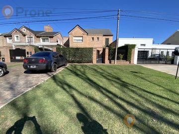 CASA 3 DORMITORIOS CON PILETA EN FISHERTON