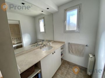 CASA 3 DORMITORIOS CON PILETA EN FISHERTON
