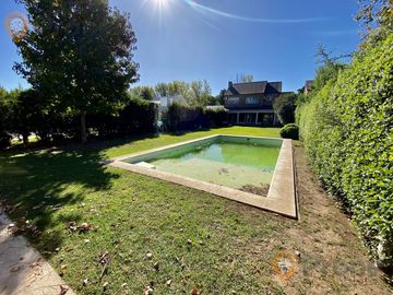 CASA 3 DORMITORIOS CON PILETA EN FISHERTON