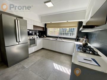 CASA 3 DORMITORIOS CON PILETA EN FISHERTON