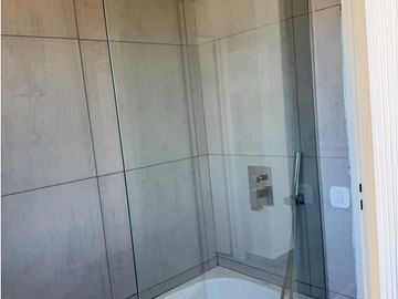 Casa en Venta de Estilo Moderno - 5 AMB en Vila Marina II