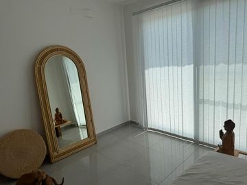 Casa en Venta de Estilo Moderno - 5 AMB en Vila Marina II