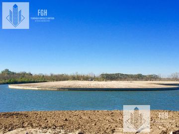 Casa en venta 5 amb a la laguna en Naudir Escobar