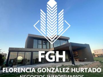 Casa en venta 5 amb a la laguna en Naudir Escobar