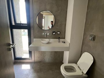 Casa en venta 5 amb a la laguna en Naudir Escobar