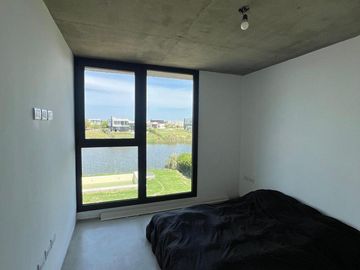 Casa en venta 5 amb a la laguna en Naudir Escobar