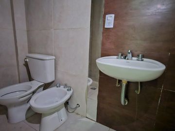 Monoambientes divisibles con patio en VENTA en Paso de los Andes al 500, barrio El Bosque