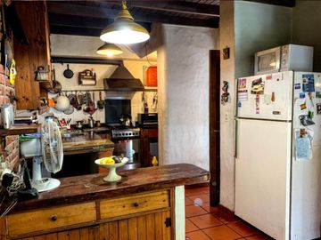 VENTA CASA 6 AMBIENTES CON PILETA PERMUTA
