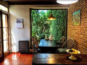 VENTA CASA 6 AMBIENTES CON PILETA PERMUTA