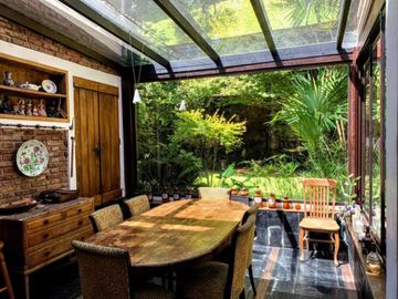 VENTA CASA 6 AMBIENTES CON PILETA PERMUTA