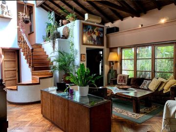VENTA CASA 6 AMBIENTES CON PILETA PERMUTA