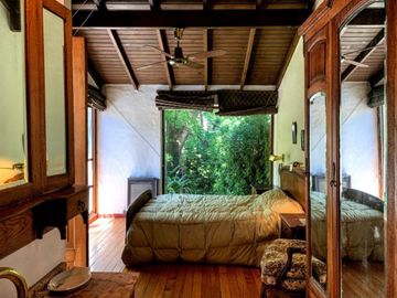 VENTA CASA 6 AMBIENTES CON PILETA PERMUTA