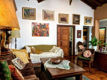 VENTA CASA 6 AMBIENTES CON PILETA PERMUTA