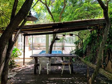 VENTA CASA 6 AMBIENTES CON PILETA PERMUTA