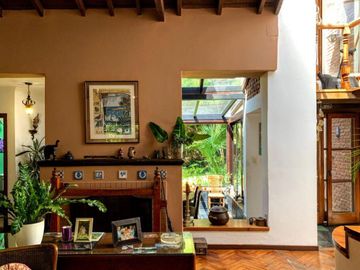 VENTA CASA 6 AMBIENTES CON PILETA PERMUTA