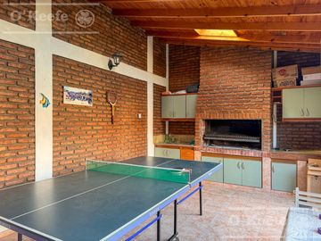 Casa en venta de 3 amb con Jardin y Quincho, Bernal. - apta crédito!