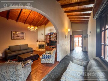 Casa en venta de 3 amb con Jardin y Quincho, Bernal. - apta crédito!