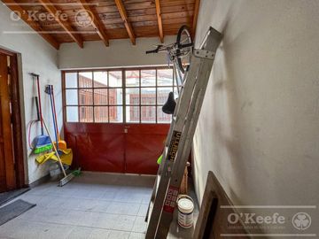 Casa en venta de 3 amb con Jardin y Quincho, Bernal. - apta crédito!