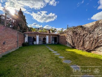 Casa en venta de 3 amb con Jardin y Quincho, Bernal. - apta crédito!