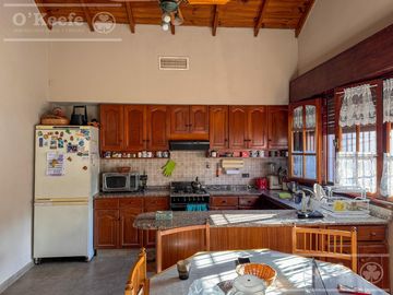 Casa en venta de 3 amb con Jardin y Quincho, Bernal. - apta crédito!