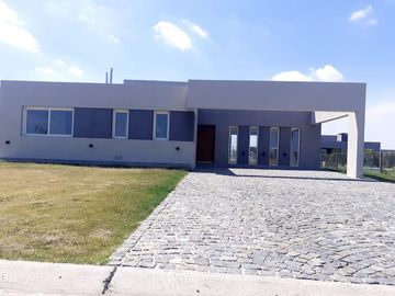 Casa en Barrio San Simón, Canning Village