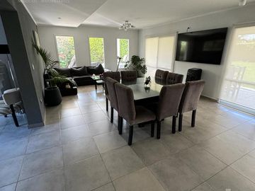 Impecable casa a la venta en Barrio Los Eucaliptus