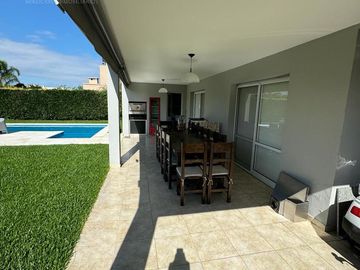 Impecable casa a la venta en Barrio Los Eucaliptus