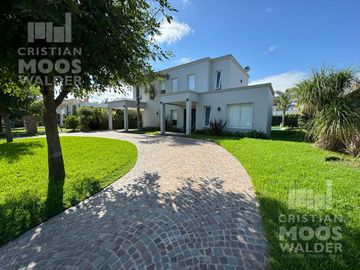 Impecable casa a la venta en Barrio Los Eucaliptus