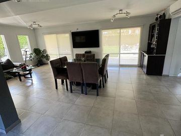 Impecable casa a la venta en Barrio Los Eucaliptus