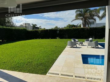 Impecable casa a la venta en Barrio Los Eucaliptus
