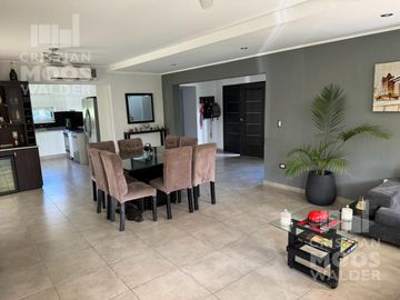 Impecable casa a la venta en Barrio Los Eucaliptus