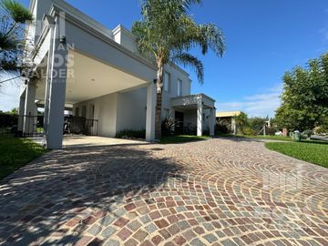 Impecable casa a la venta en Barrio Los Eucaliptus