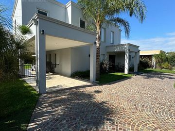 Impecable casa a la venta en Barrio Los Eucaliptus