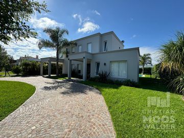 Impecable casa a la venta en Barrio Los Eucaliptus