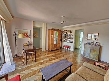 Semipiso de 3 ambientes con balcón terraza!
